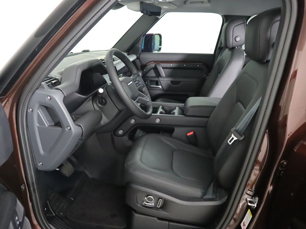 2025 Land Rover Defender 130 S photo 16