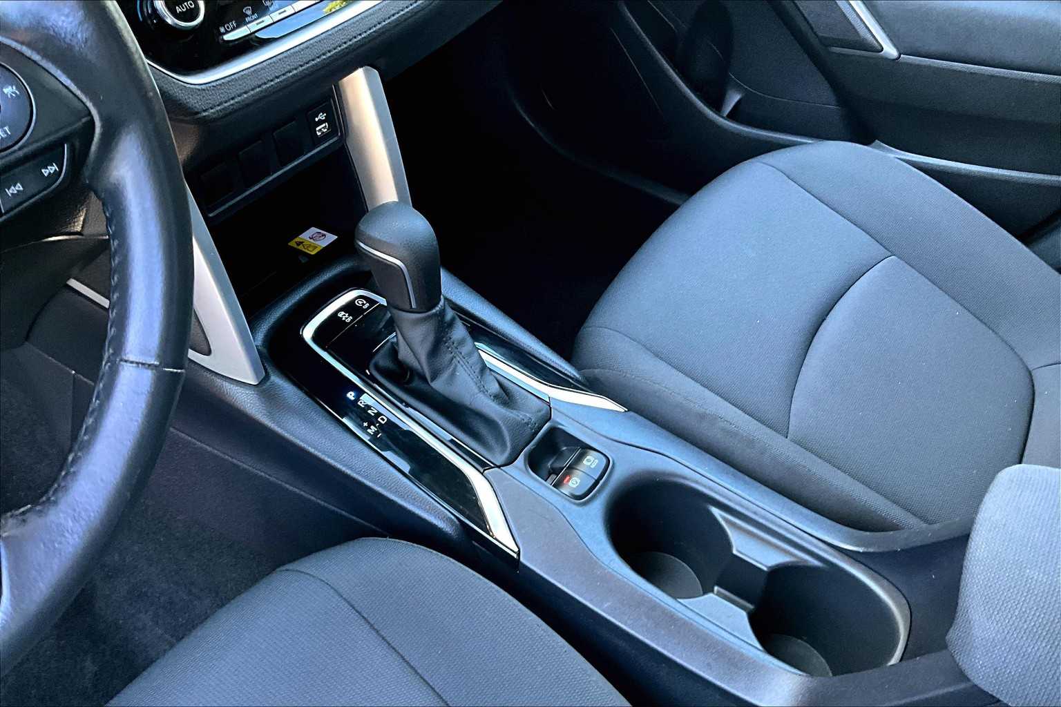 2022 Toyota Corolla Cross LE photo 15