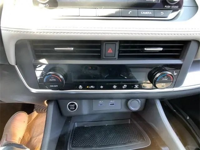 2026 Nissan Rogue SV photo 10