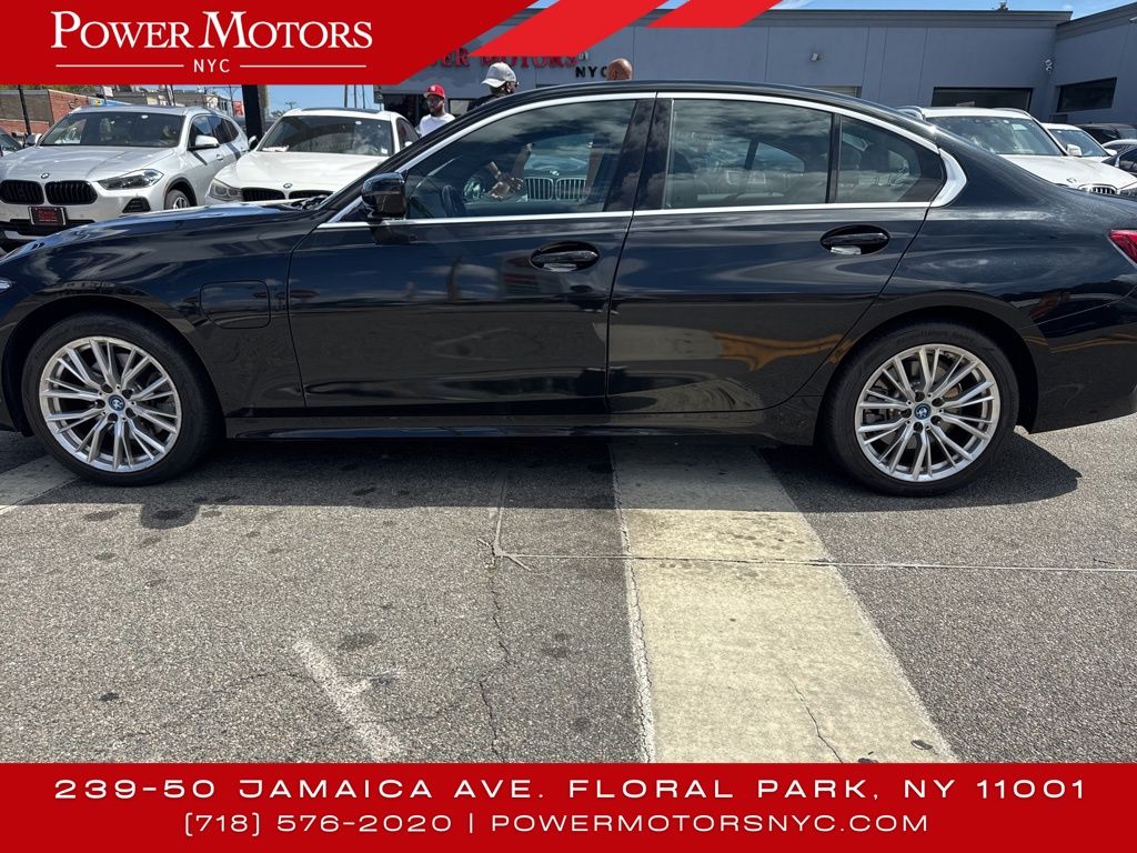 2024 Bmw 330e xDrive photo 2