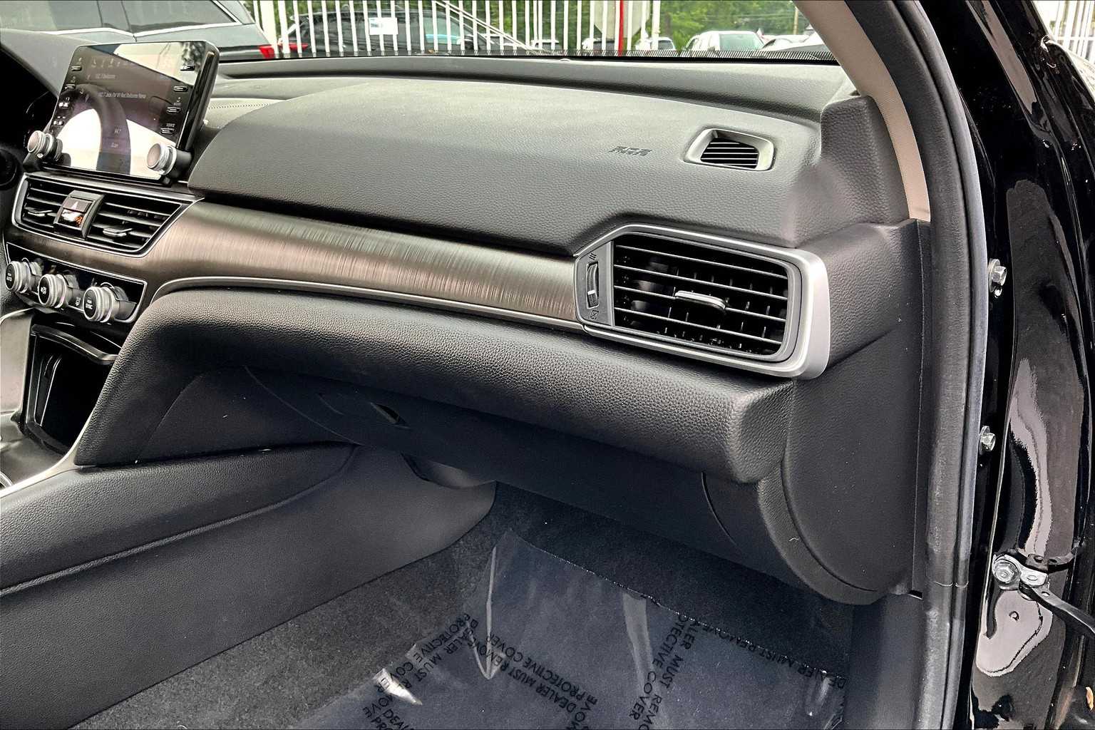 2021 Honda Accord LX photo 18