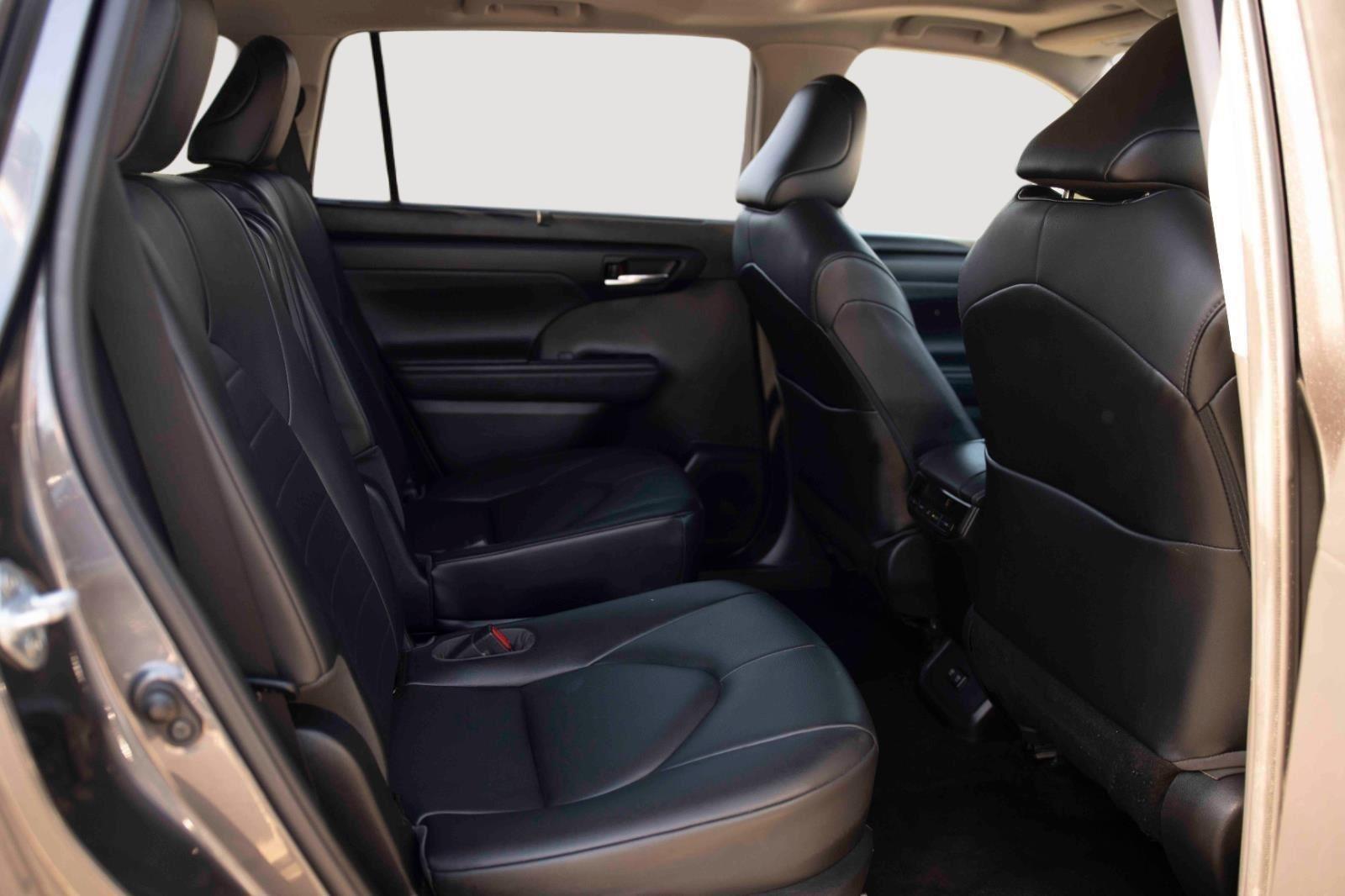 2021 Toyota Highlander XLE photo 14
