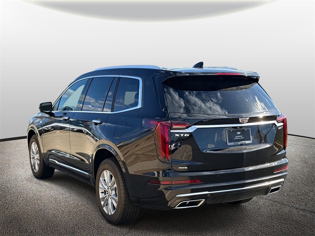2025 Cadillac XT6 Luxury photo 4