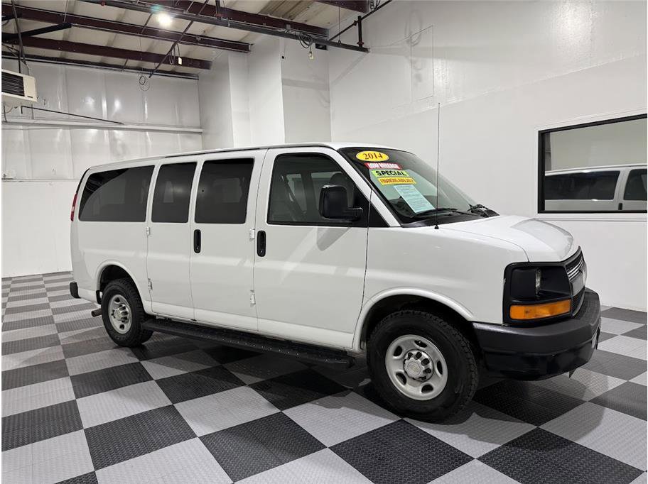 2014 Chevrolet Express Passenger LS's photo