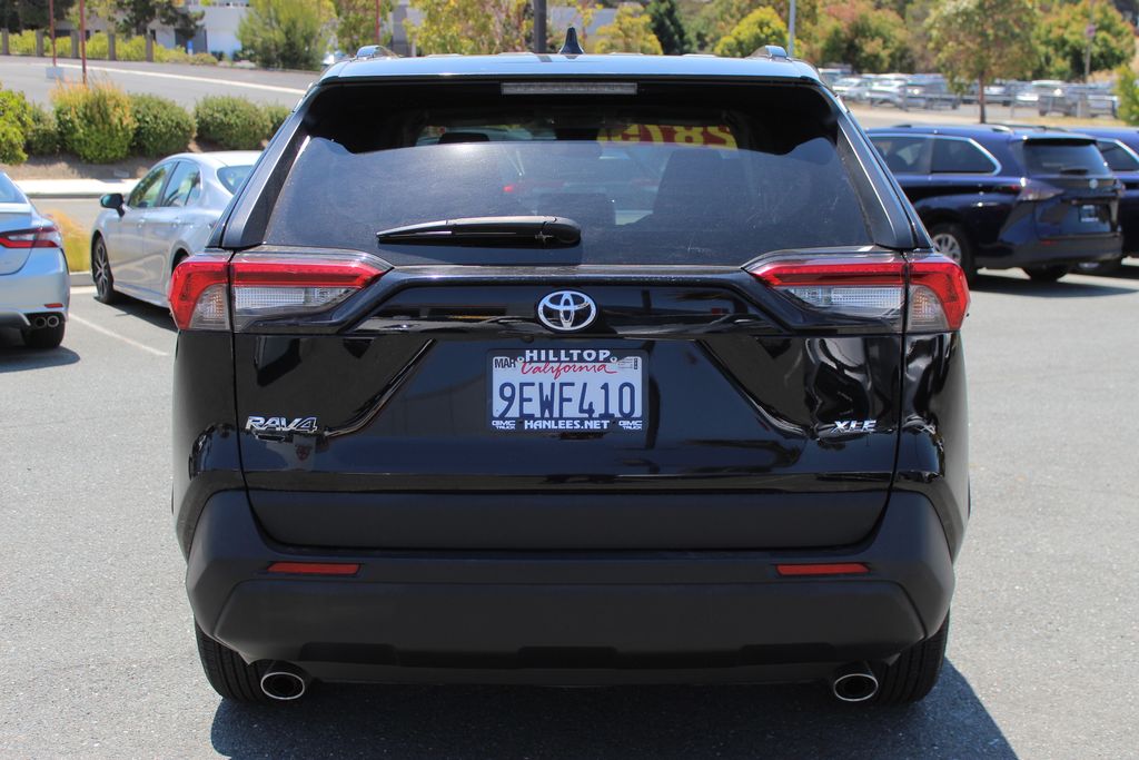 2023 Toyota RAV4 XLE photo 7