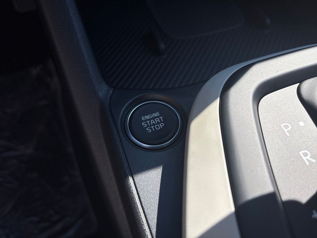 2025 Kia K4 GT-Line photo 16
