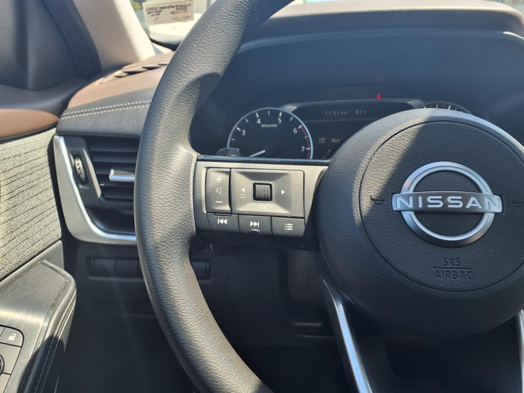 2023 Nissan Rogue SV photo 10