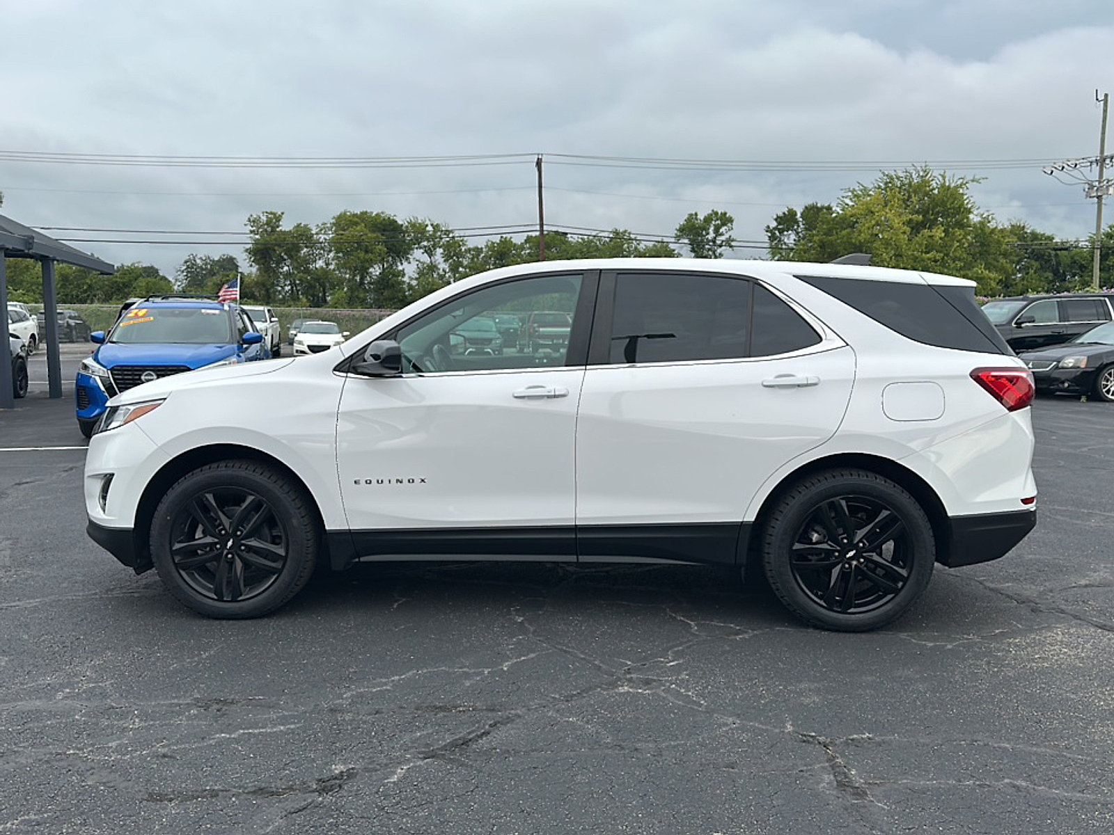 2021 Chevrolet Equinox LT photo 2
