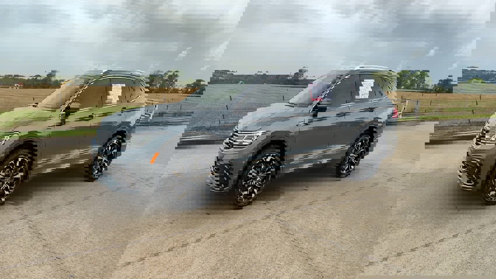 2024 Volkswagen Tiguan SEL R-Line Black photo 4