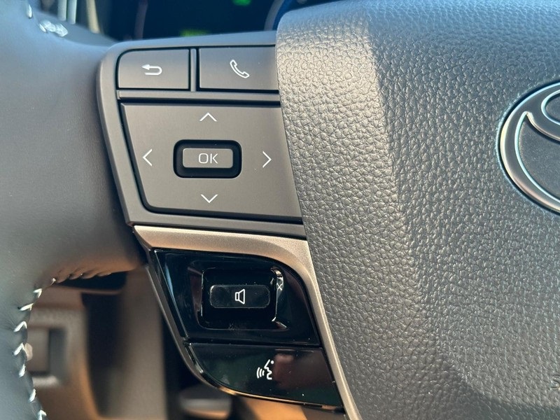 2026 Toyota Camry SE photo 14