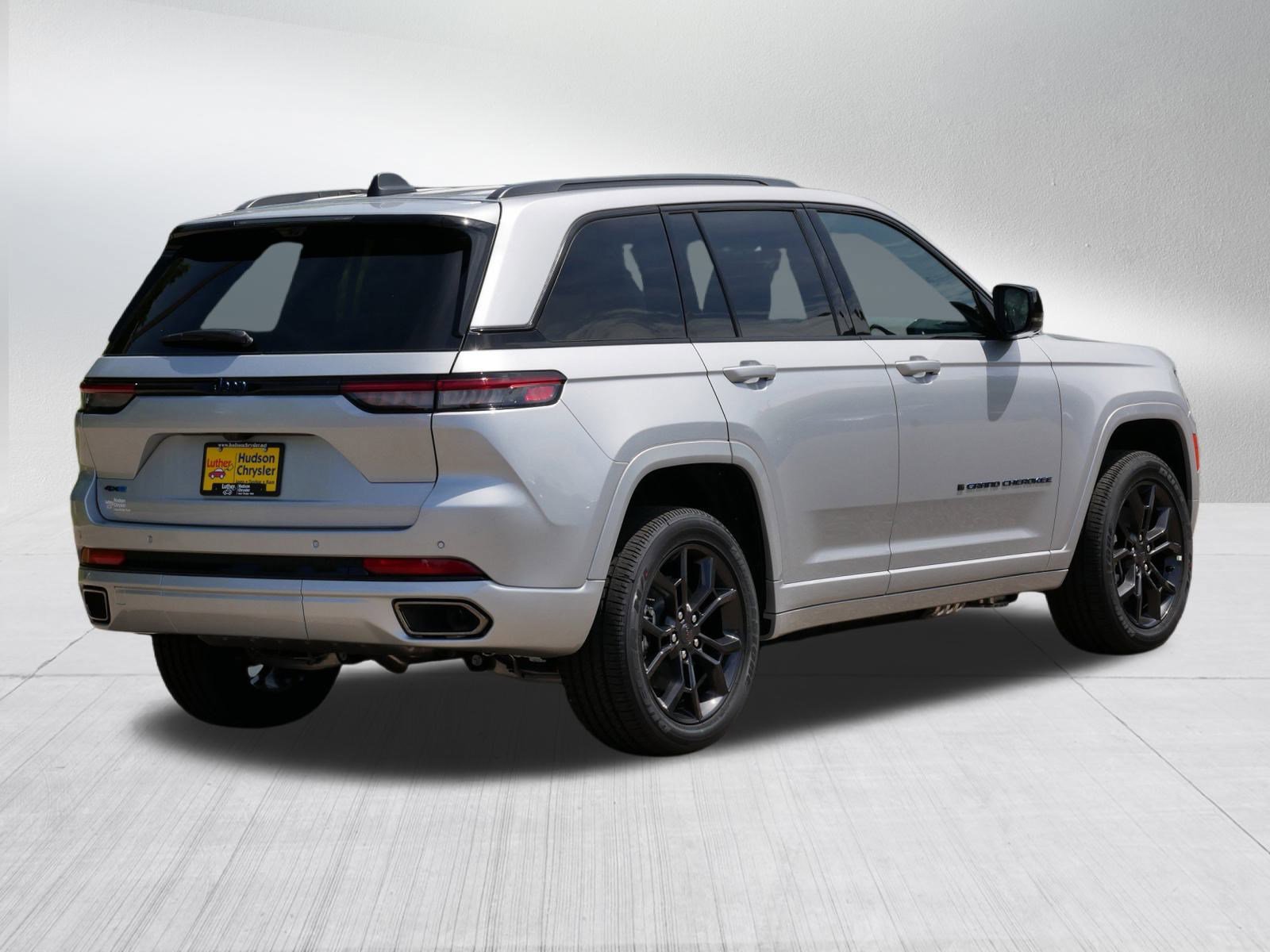 2025 Jeep Cherokee 80th Anniversary Edition photo 2