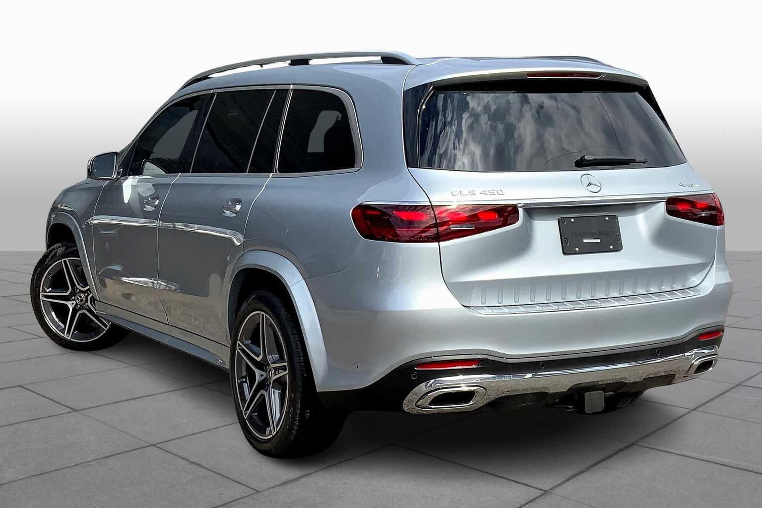 2025 Mercedes Benz GLS 450 4MATIC photo 4