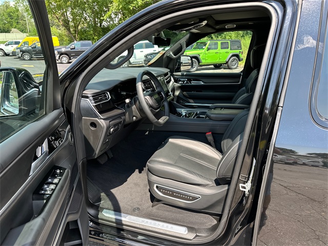 2024 Jeep Grand Wagoneer II photo 38
