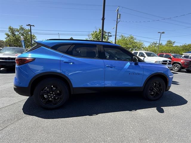 2025 Chevrolet Blazer 2LT photo 3