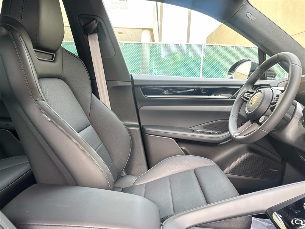 2025 Porsche Macan Electric photo 12