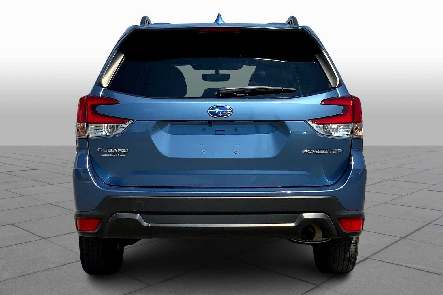 2023 Subaru Forester Premium photo 4