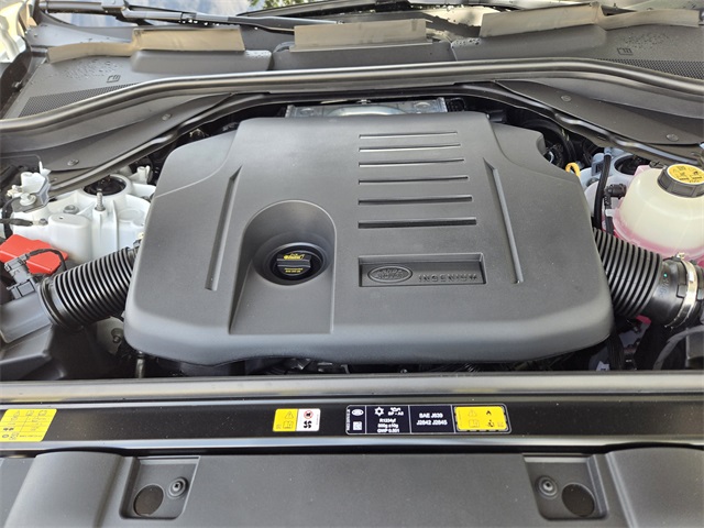 2025 Land Rover Range Rover Sport SE photo 18