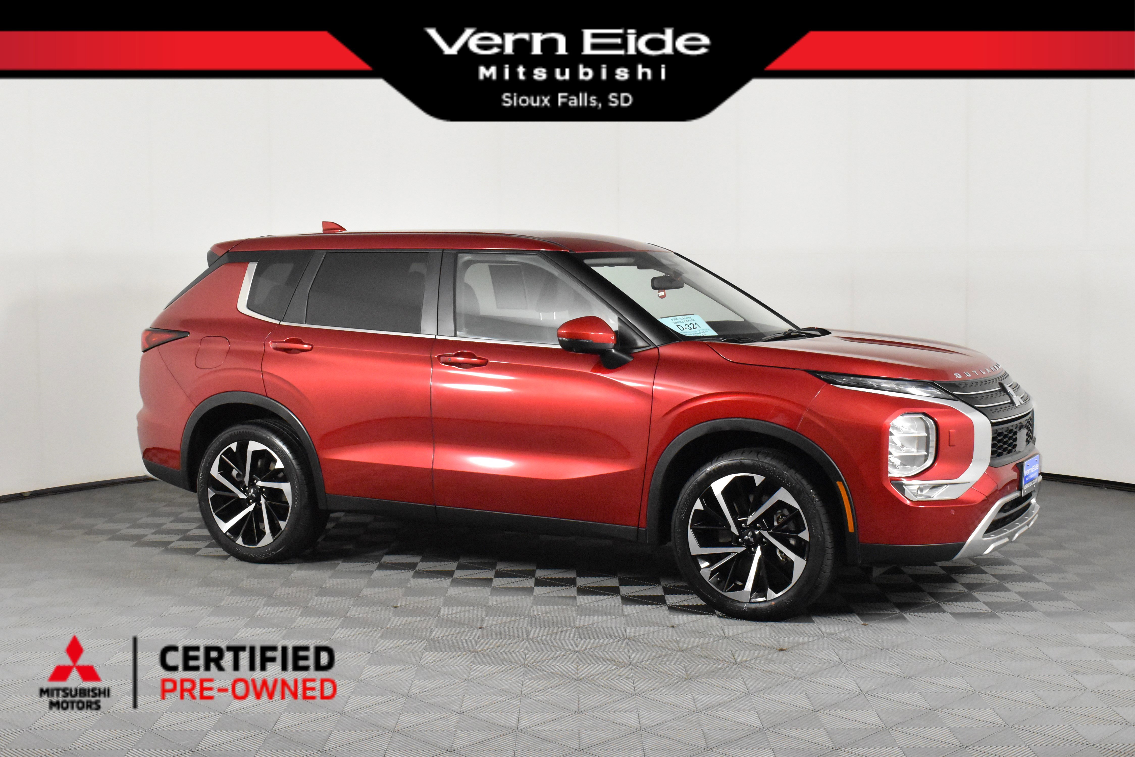 2023 Mitsubishi Outlander SE's photo