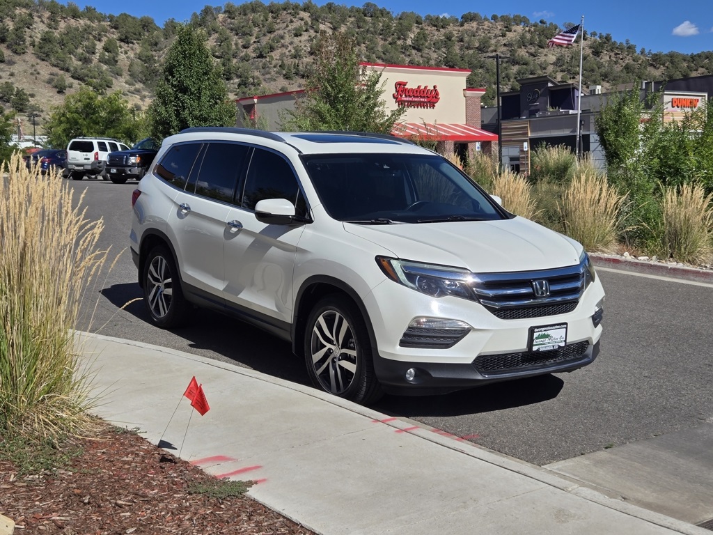 2017 Honda Pilot Elite photo 3