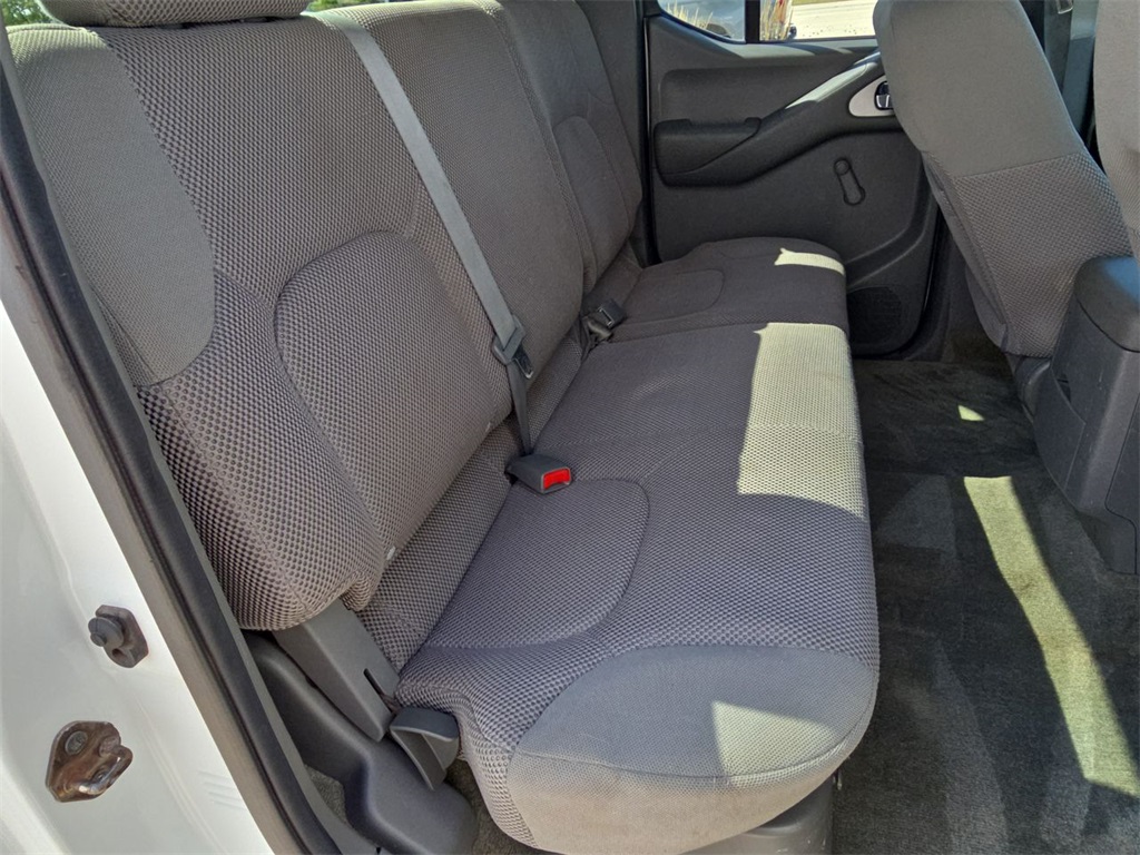 2014 Nissan Frontier S photo 26