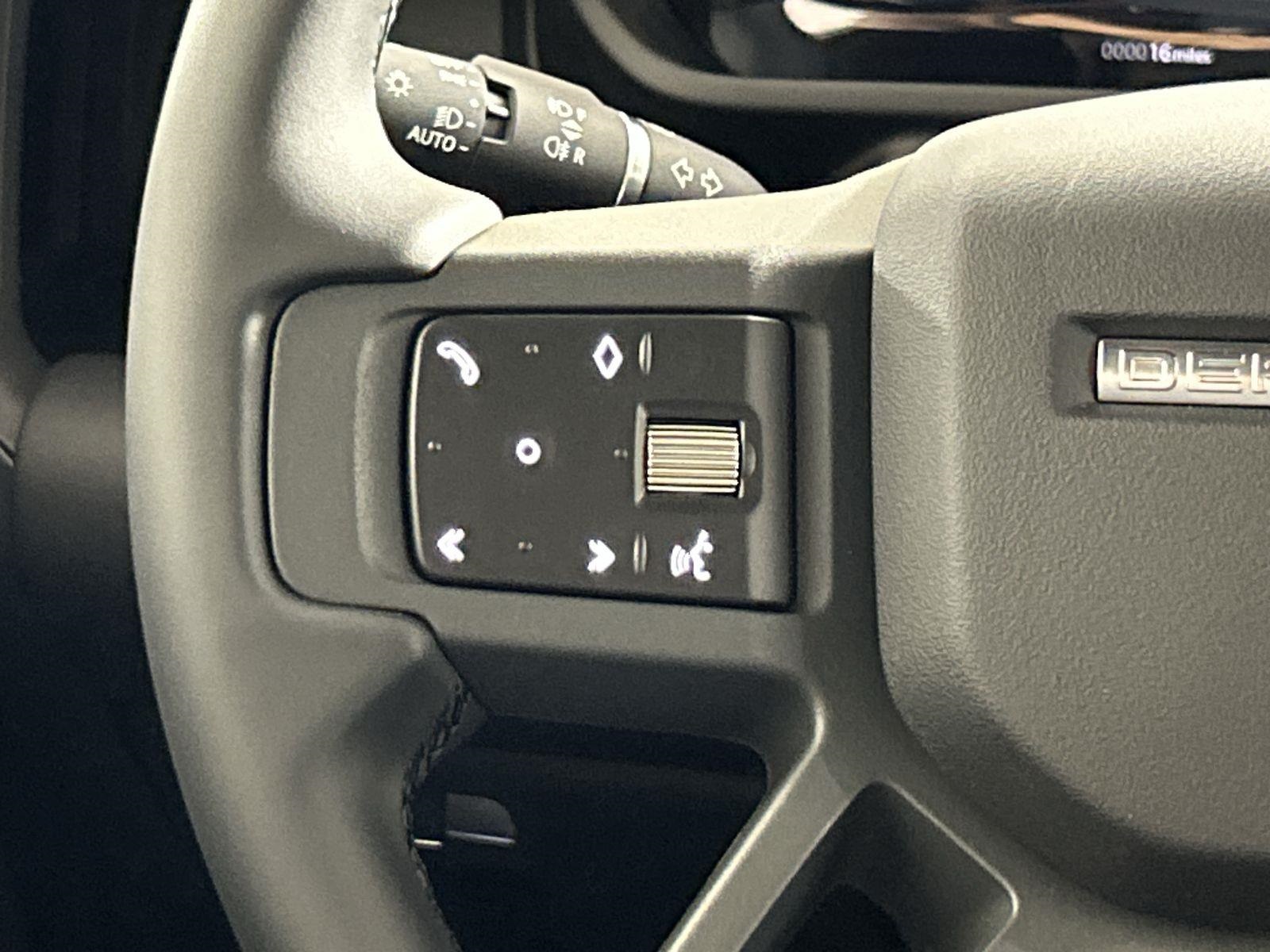 2025 Land Rover Defender 110 S photo 12