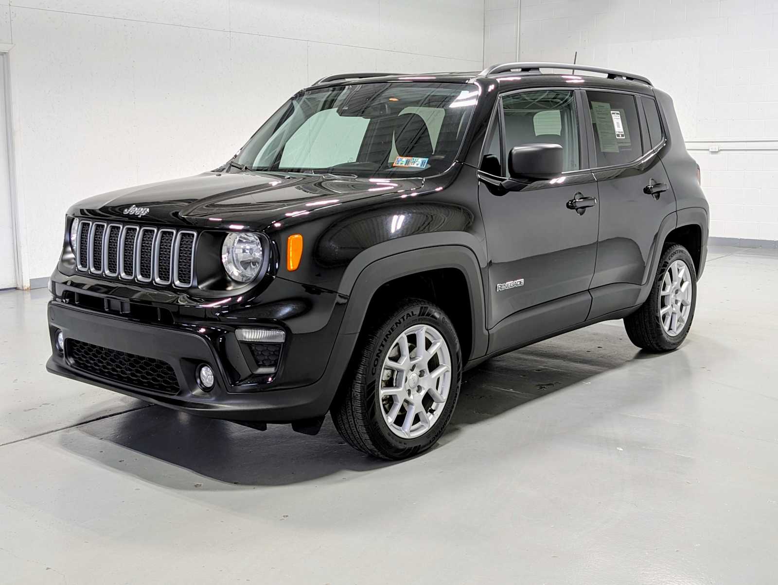 2023 Jeep Renegade Latitude's photo