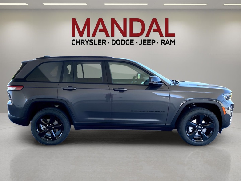 2025 Jeep Grand Cherokee Limited photo 2