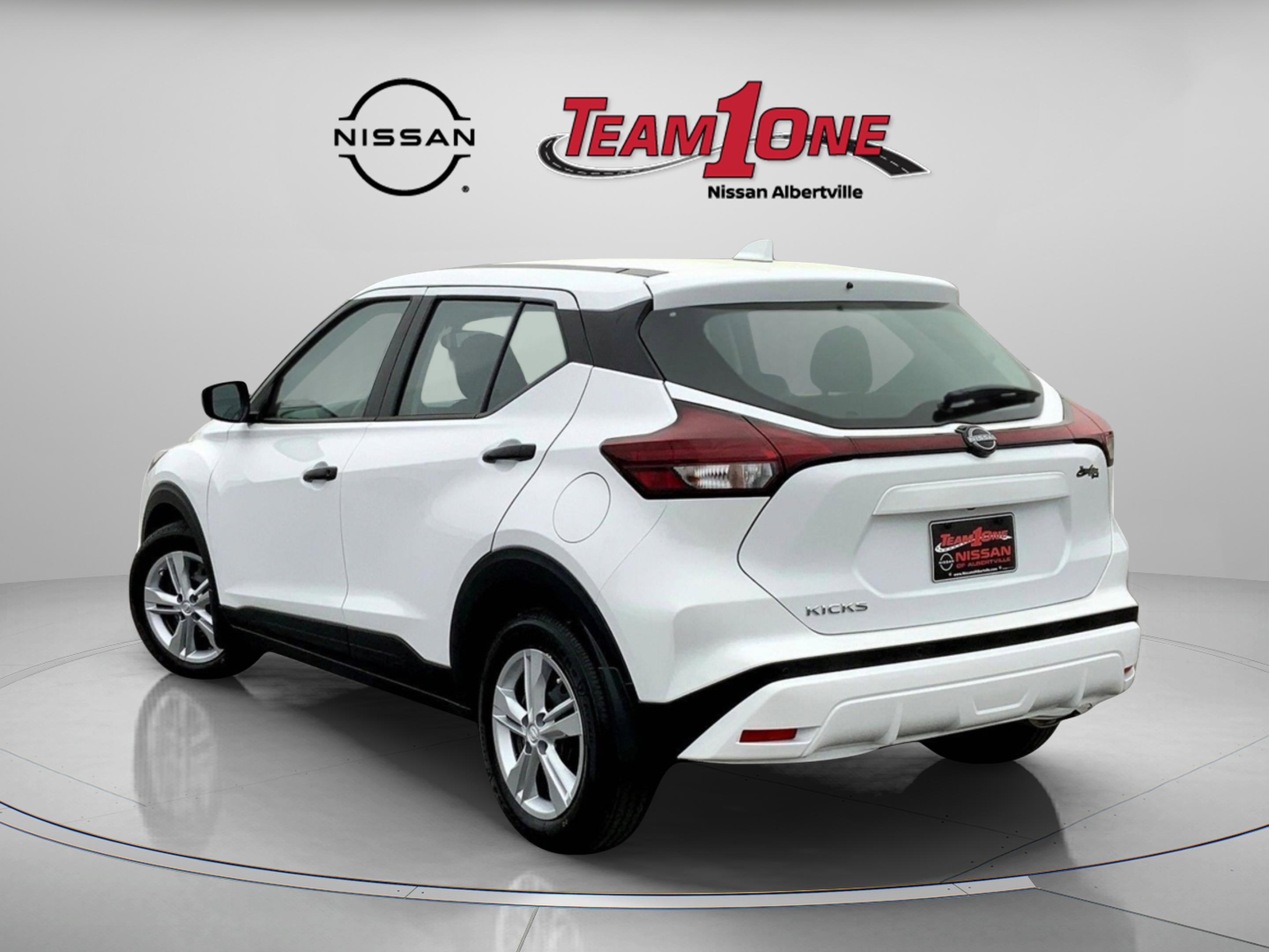 2025 Nissan Kicks Play S photo 3