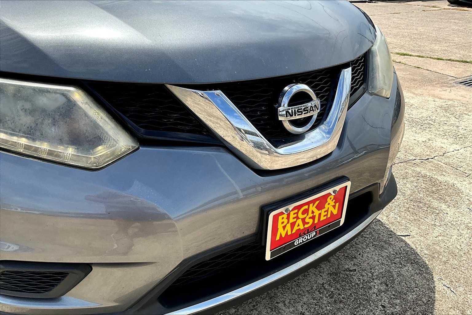 2016 Nissan Rogue SV photo 25