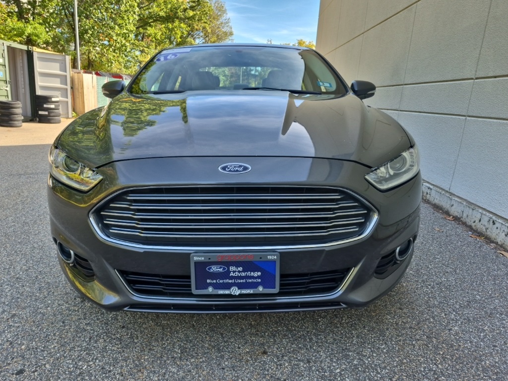 2016 Ford Fusion Titanium photo 2