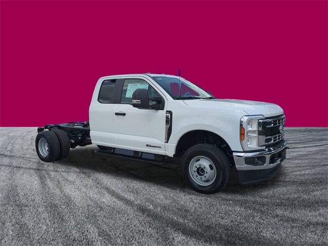 2025 Ford F-350 XL photo 2