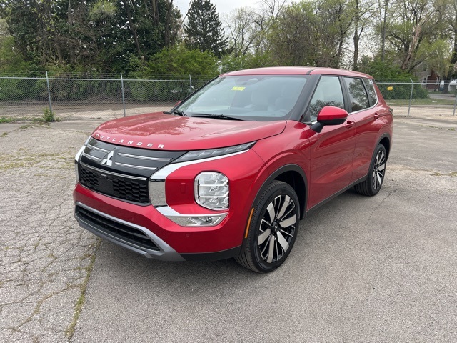 2025 Mitsubishi Outlander SE photo 3