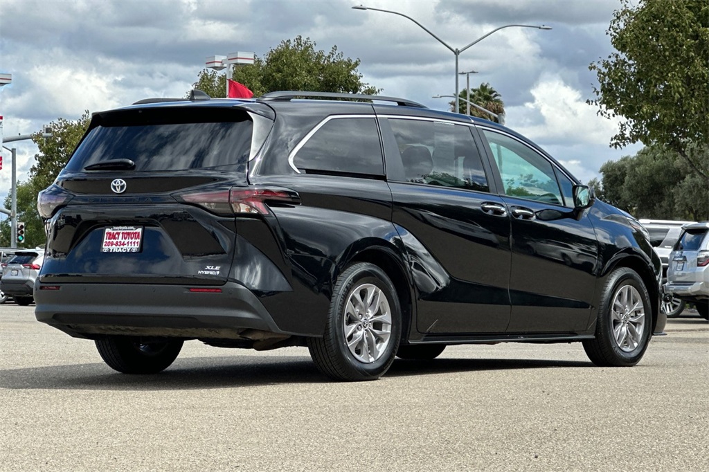 2023 Toyota Sienna XLE photo 4