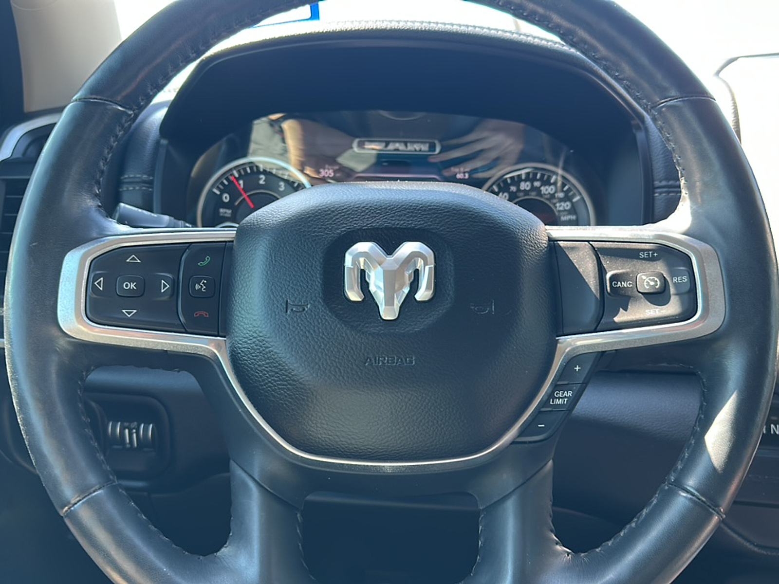 2020 Ram 1500 Laramie photo 3
