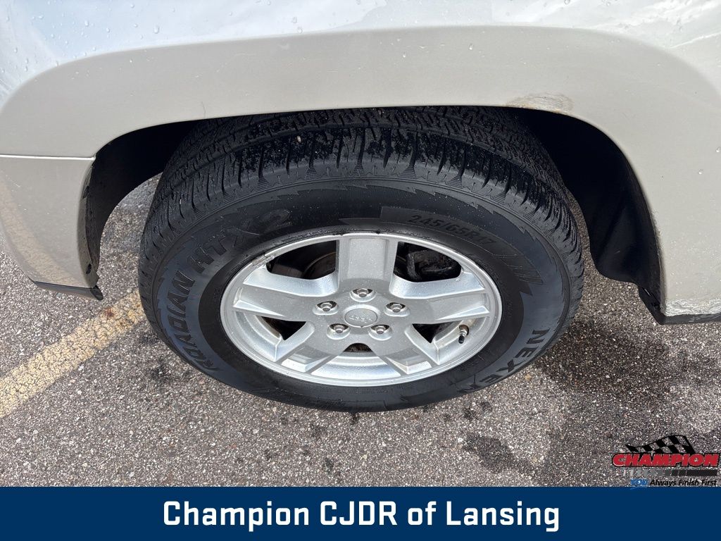 Used 2007 Jeep Grand Cherokee Laredo with VIN 1J8GR48K87C649273 for sale in Lansing, MI