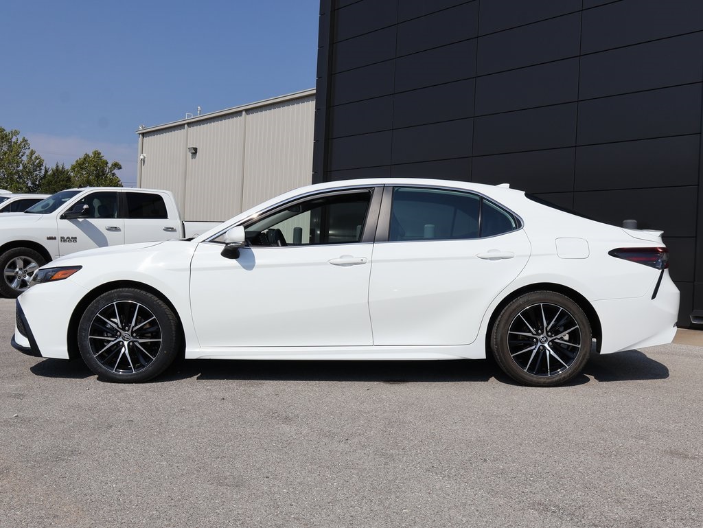 2024 Toyota Camry SE photo 2