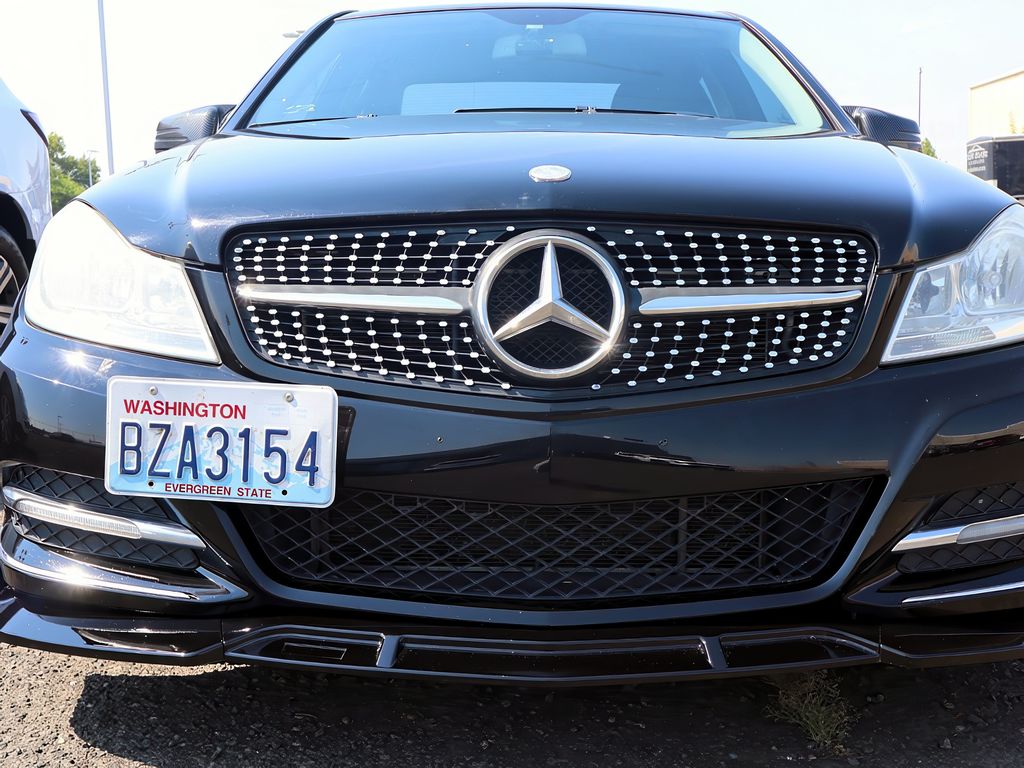 2012 Mercedes Benz C Luxury photo 10