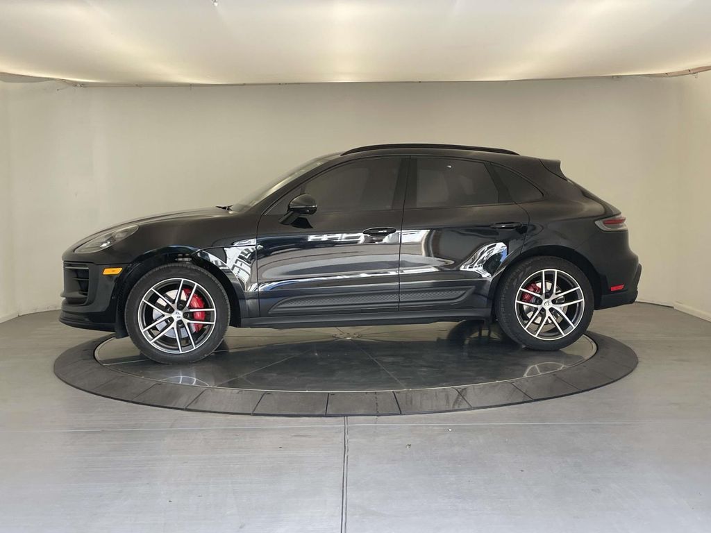 2022 Porsche Macan S photo 2