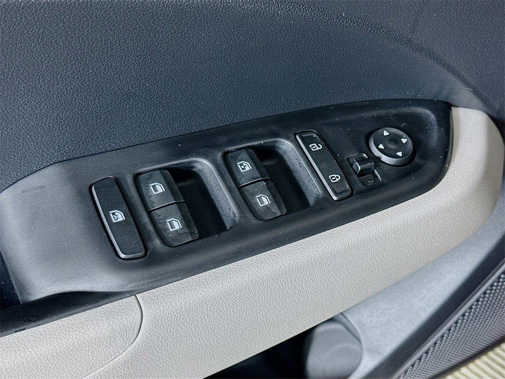 2025 Hyundai Venue SEL photo 13