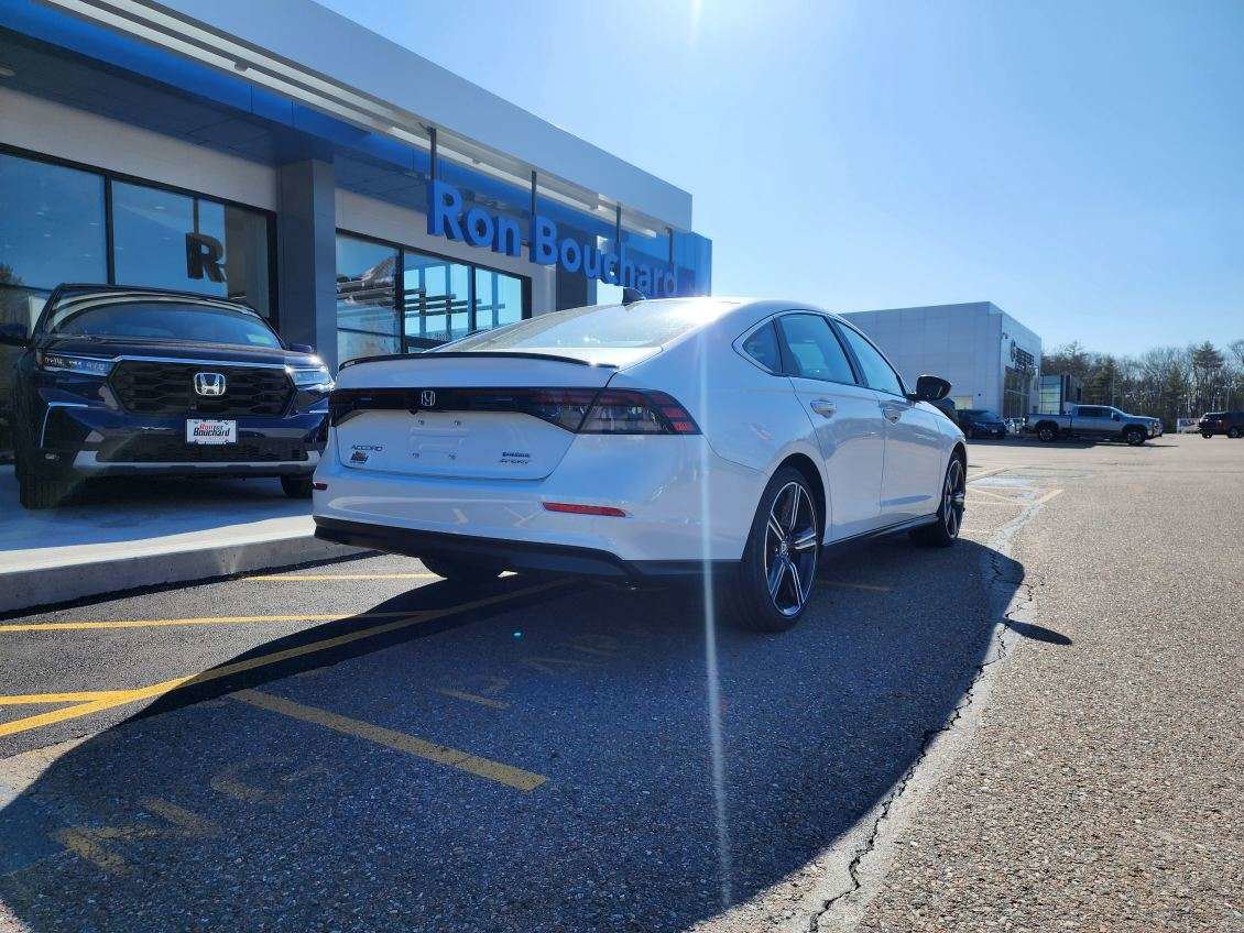 2025 Honda Accord Hybrid Sport photo 2