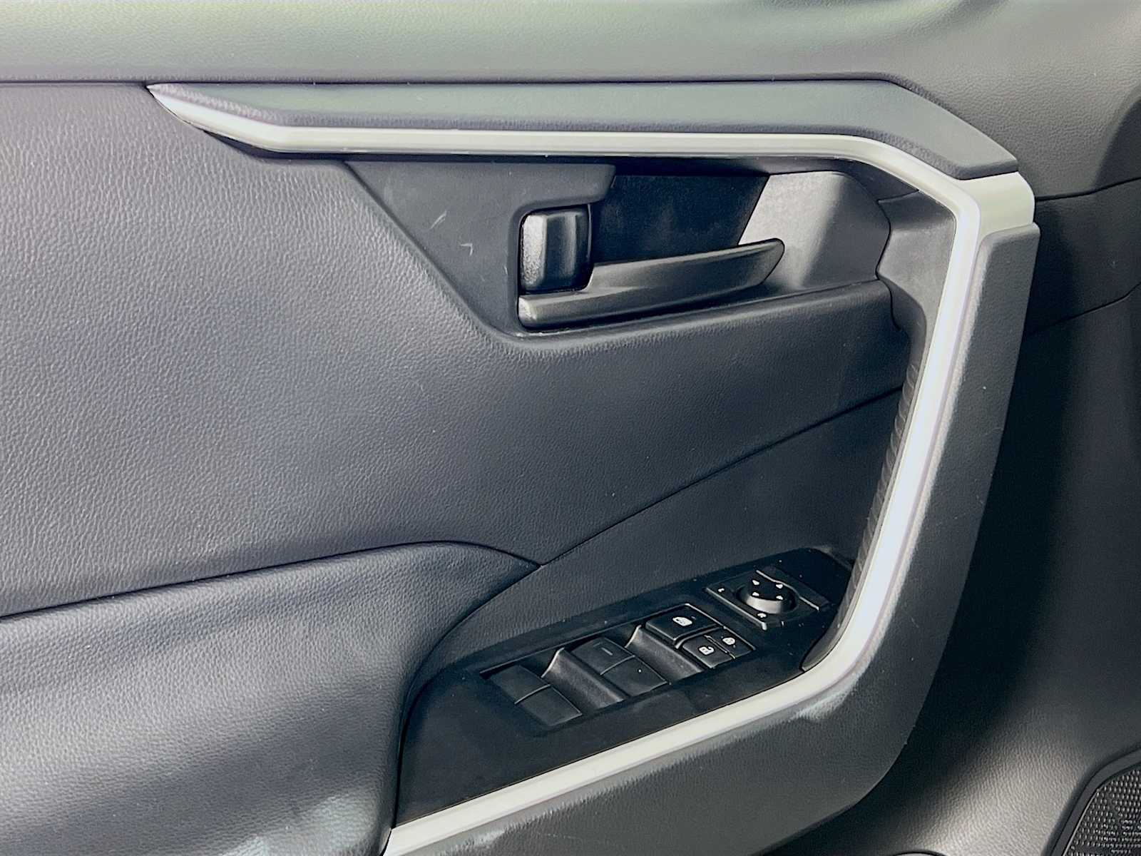 2023 Toyota RAV4 LE photo 15