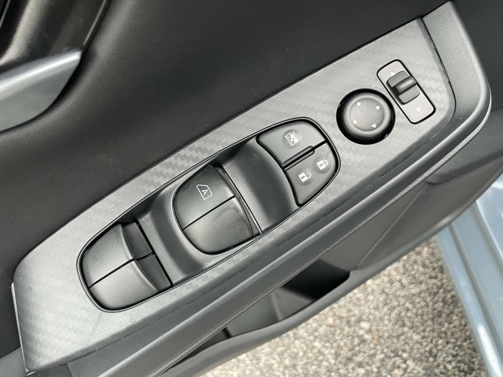 2025 Nissan Sentra SV photo 16