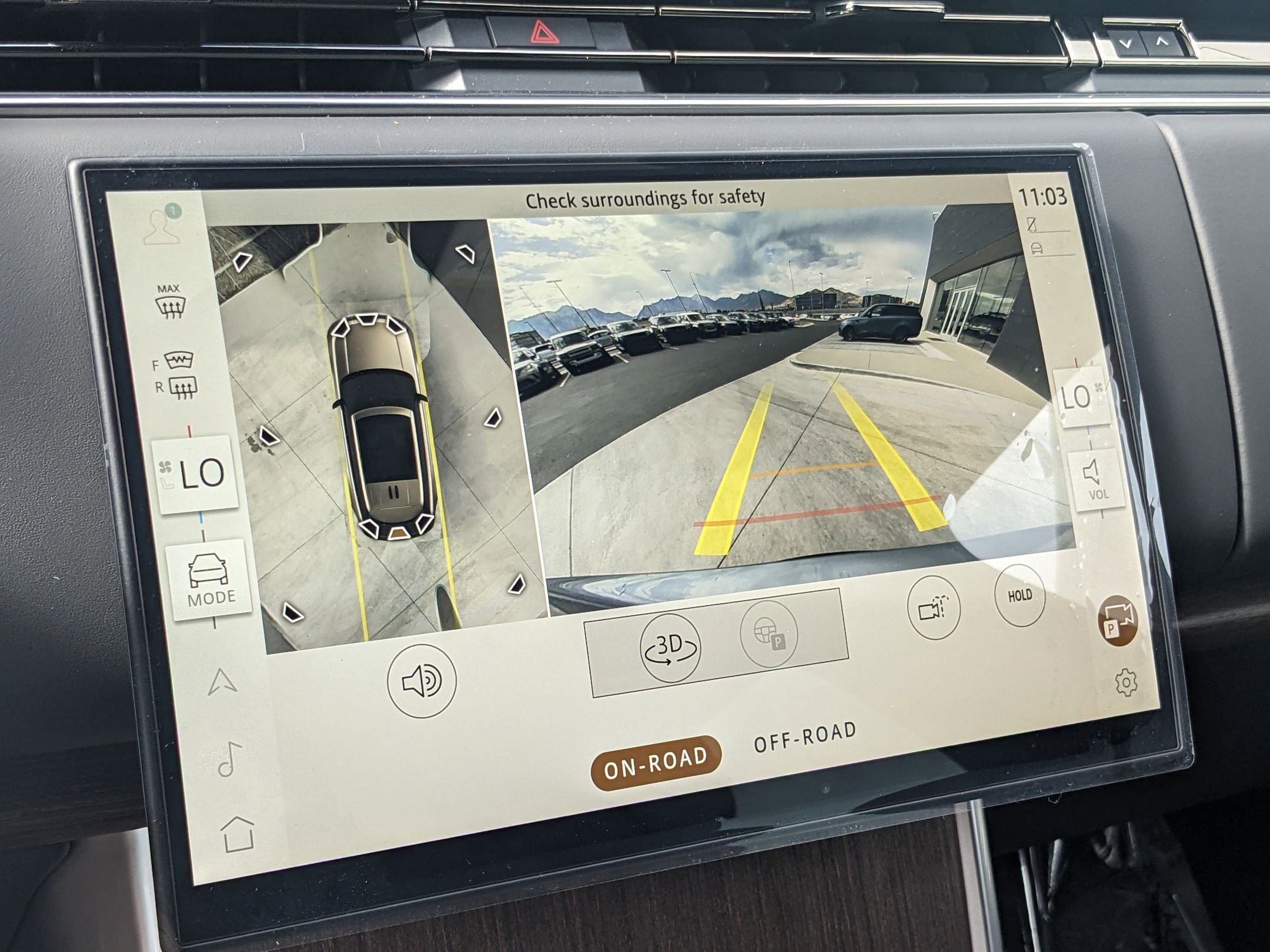 2025 Land Rover Range Rover SE photo 13