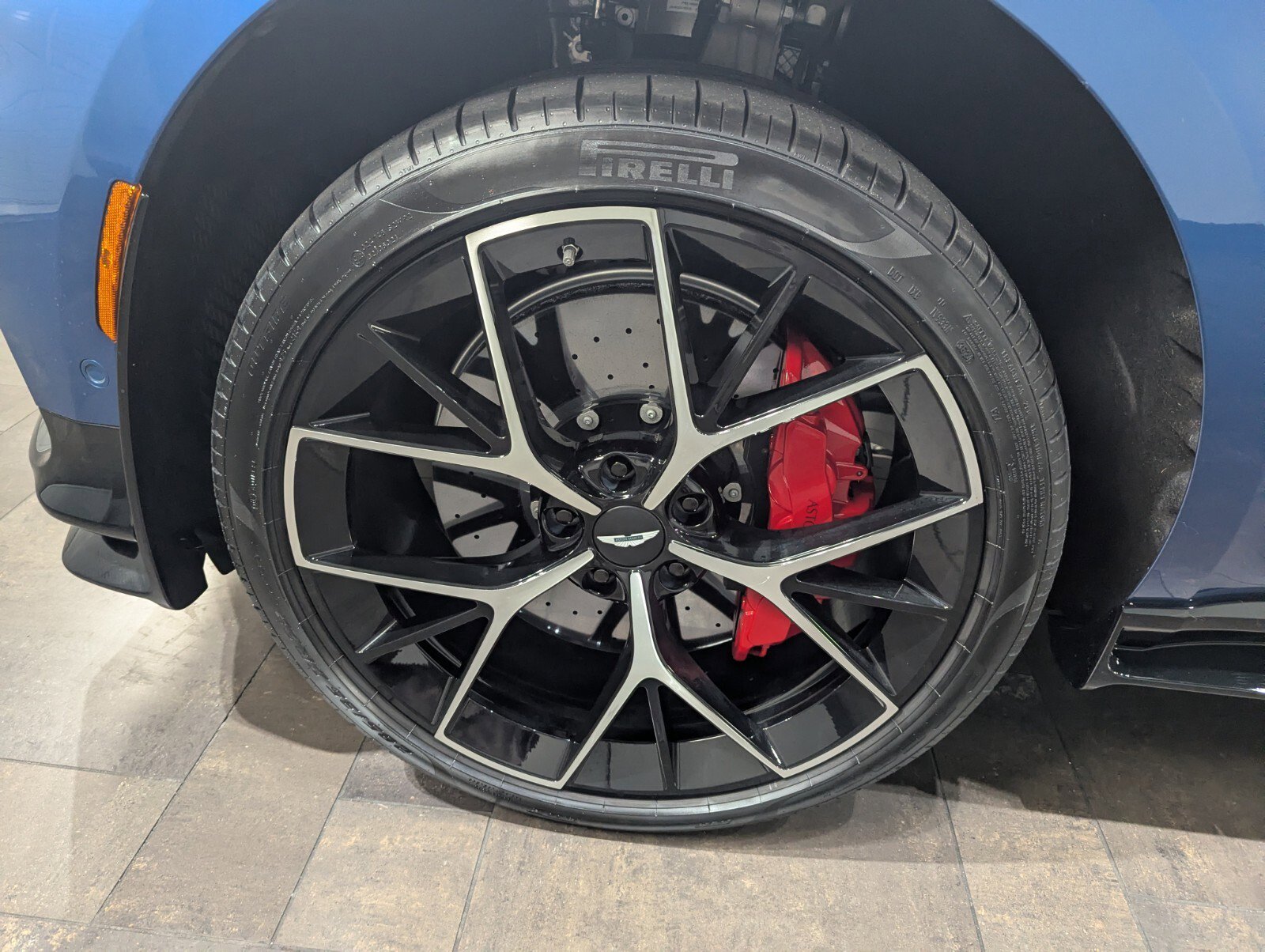 2025 Aston Martin DBX AM8 DBX707 photo 4