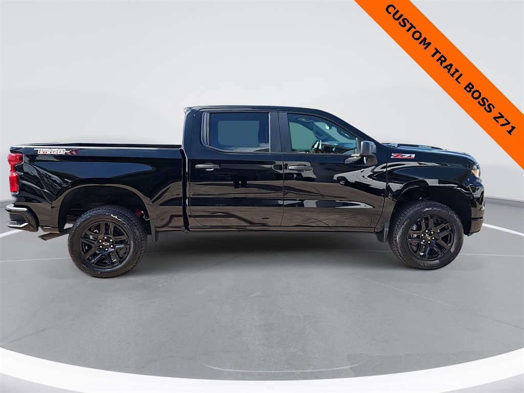 2025 Chevrolet Silverado 1500 Custom Trail Boss photo 2