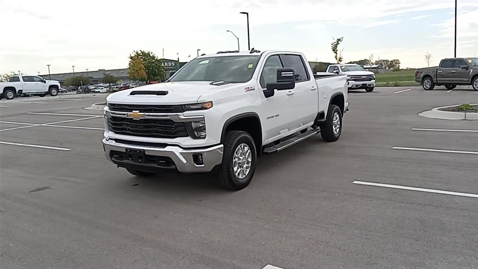 2026 Chevrolet Silverado 3500HD LT photo 3