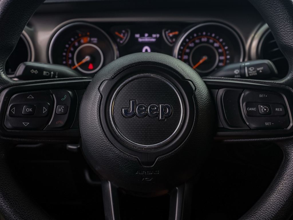 Used 2021 White Jeep Unlimited Sport image 22