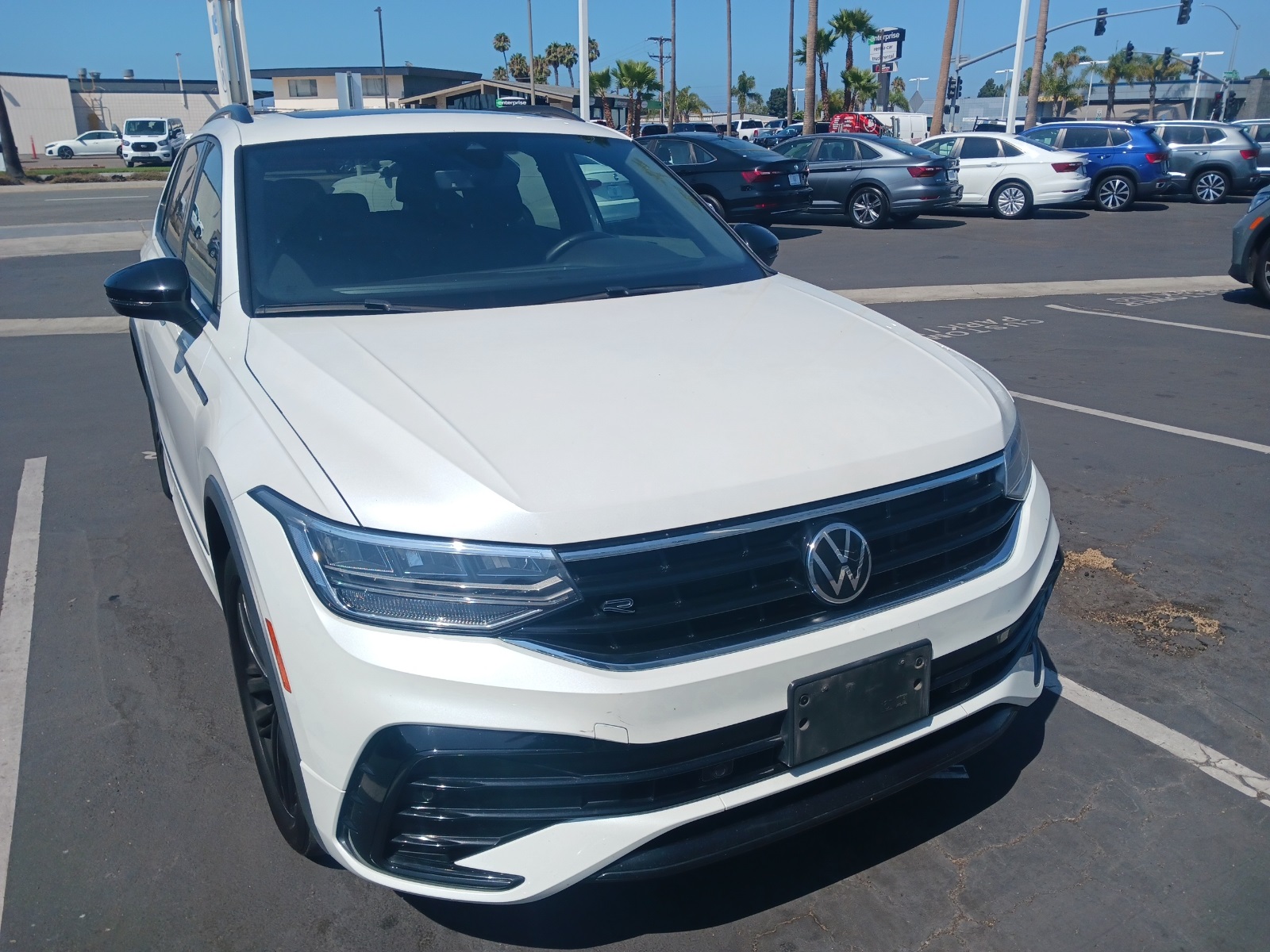 2022 Volkswagen Tiguan SE R-Line Black photo 2