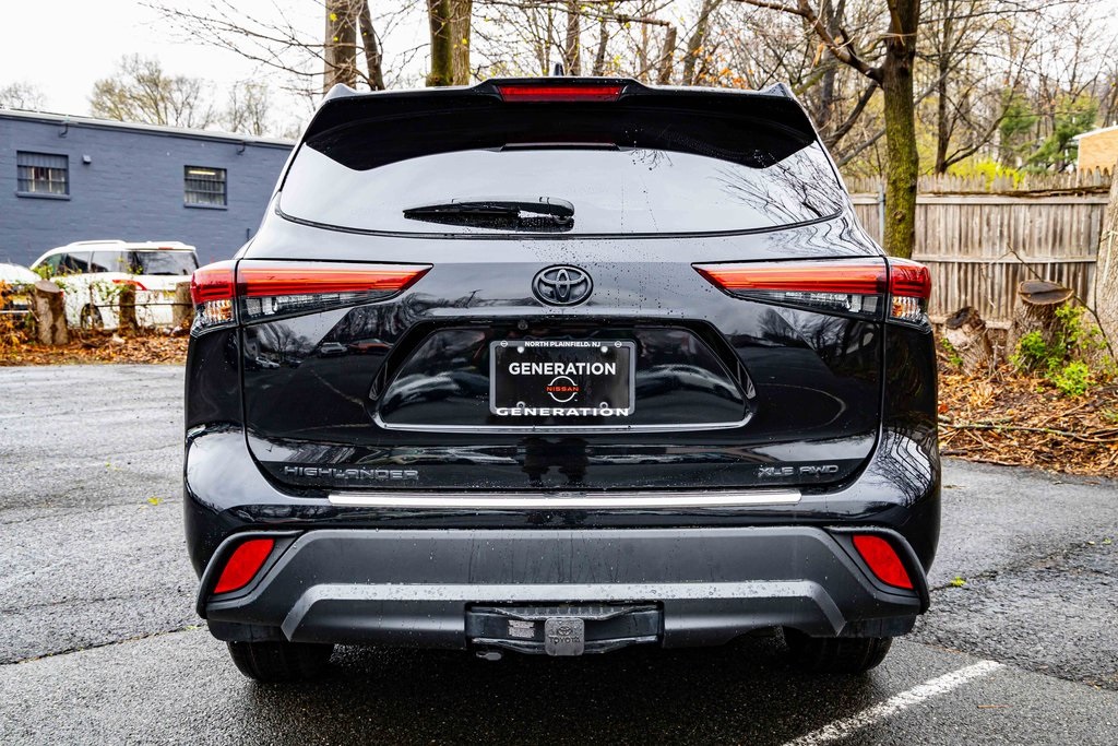 2022 Toyota Highlander XLE photo 5