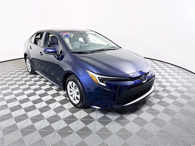 2025 Toyota Corolla LE's photo